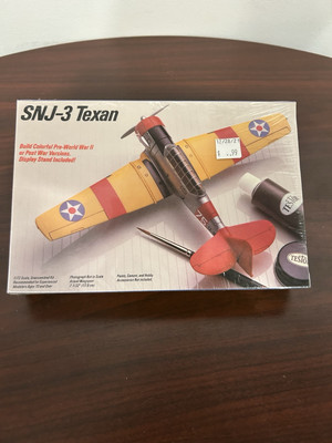 Testors  SNJ-3 Texan Plane Model Kit 1/72 Scale #696 Factory Sealed