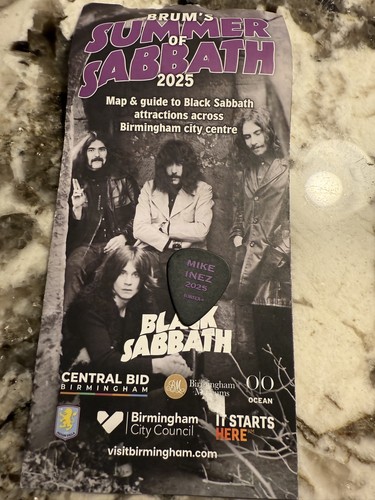 Mike Inez Ozzy Osbourne Back To The Beginning GITARRENPLEKTREN 2025