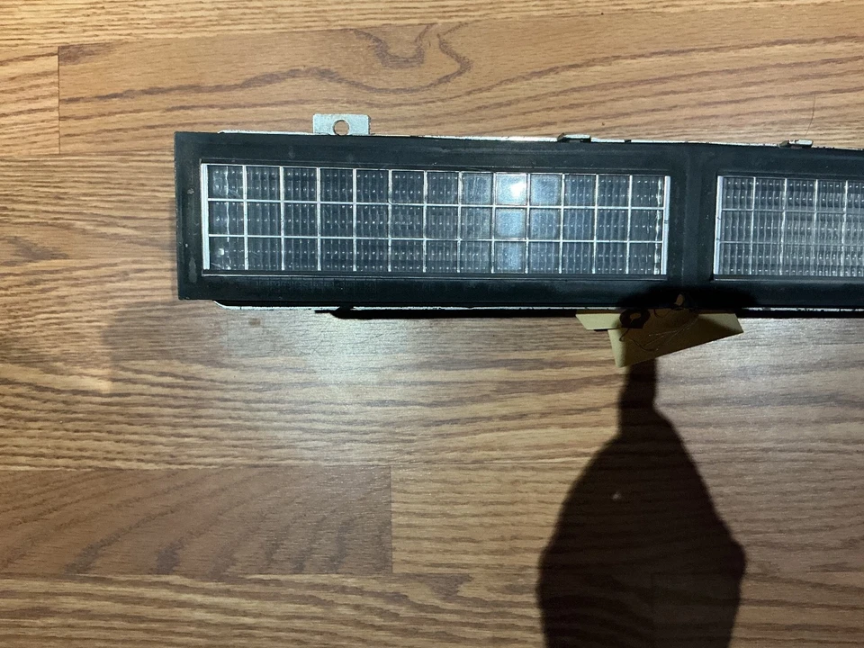 Lente lámpara señal de giro delantera izquierda Mopar NOS 1977-78 Dodge Diplomat 3881654 Foto 2 de 4