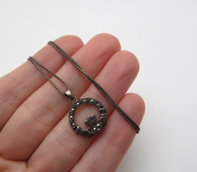 Solvar 925 Sterling Silver Marcasite Claddagh Round Pendant Box Chain Necklace