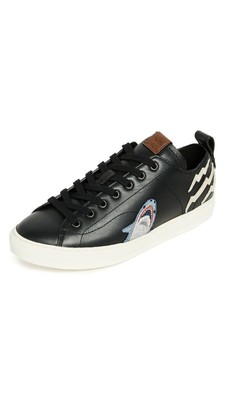 c121 low top sneaker