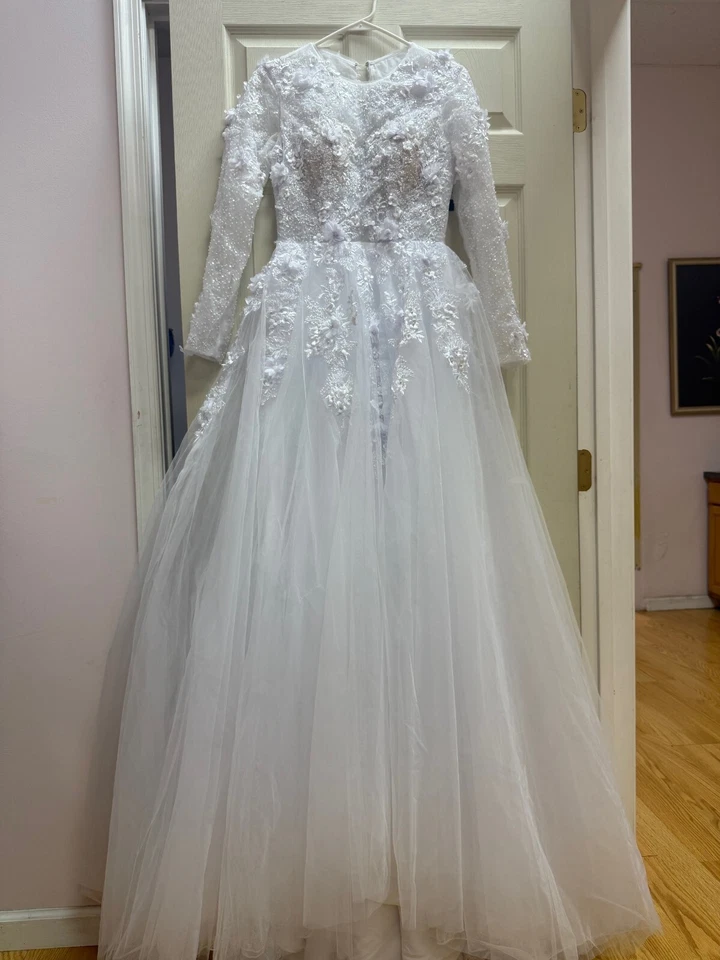 Bridal Gown Wedding Dress White Size 2 Two Flowers Lace - Image 4 of 4