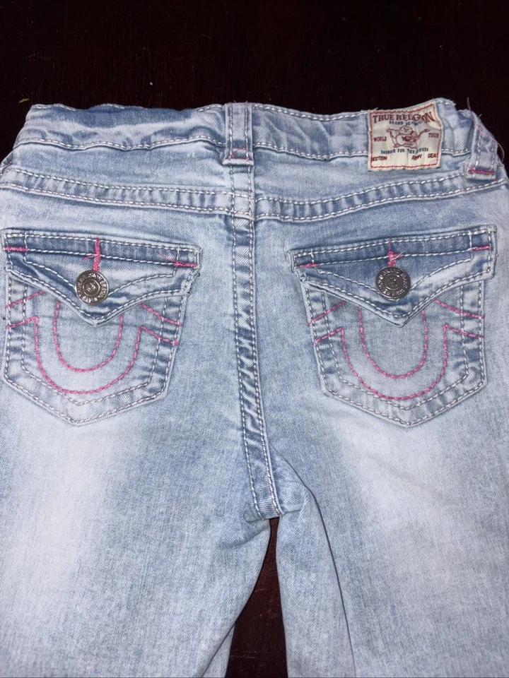 Pantalones de mezclilla True Religion niños niñas Joey tiro alto acampanados talla 8 rasgados lavado claro Foto 2 de 4