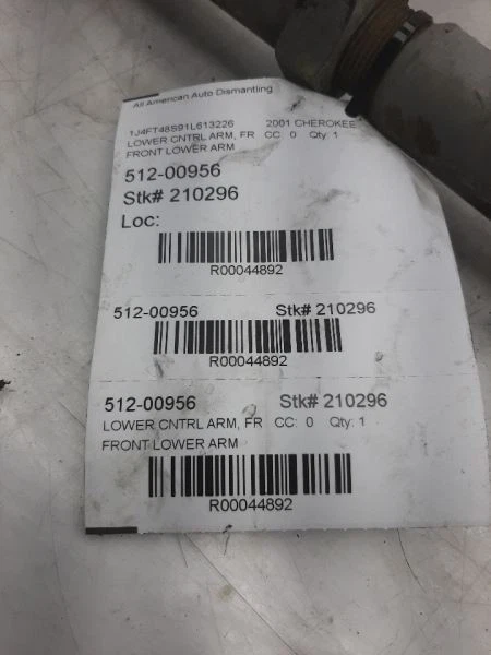 Brazo de control inferior delantero 84-01 Jeep Cherokee 52001162 Foto 3 de 4