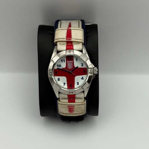 Angleterre National Football Homme Montre Quartz Rouge Blanc Croix Dial Travail - Photo 1 sur 24