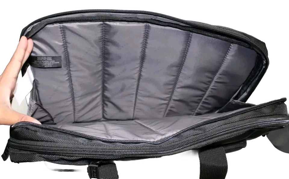 KENNETH COLE REACTION  15.6" LAPTOP  PORTFOLIO (539975) Messenger Bag - Image 3 of 4