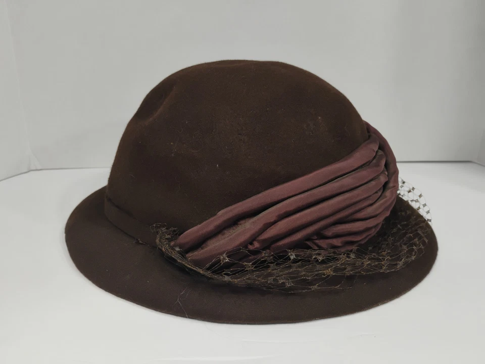 VTG Mallory Fur Felt Cloche Hat w/ Veil Satin Wrap 1940s G. Fox & Co. Hartford - Image 3 of 4