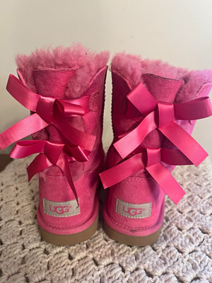 UGG Bailey Bow Pink Suede Bow Boots Kids US 2 UK 1 Mid Top Rubber Sole