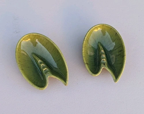 VTG Pair Of Mid Century Haeger Art Deco Ashtrays #1056 ? In Avocado Green