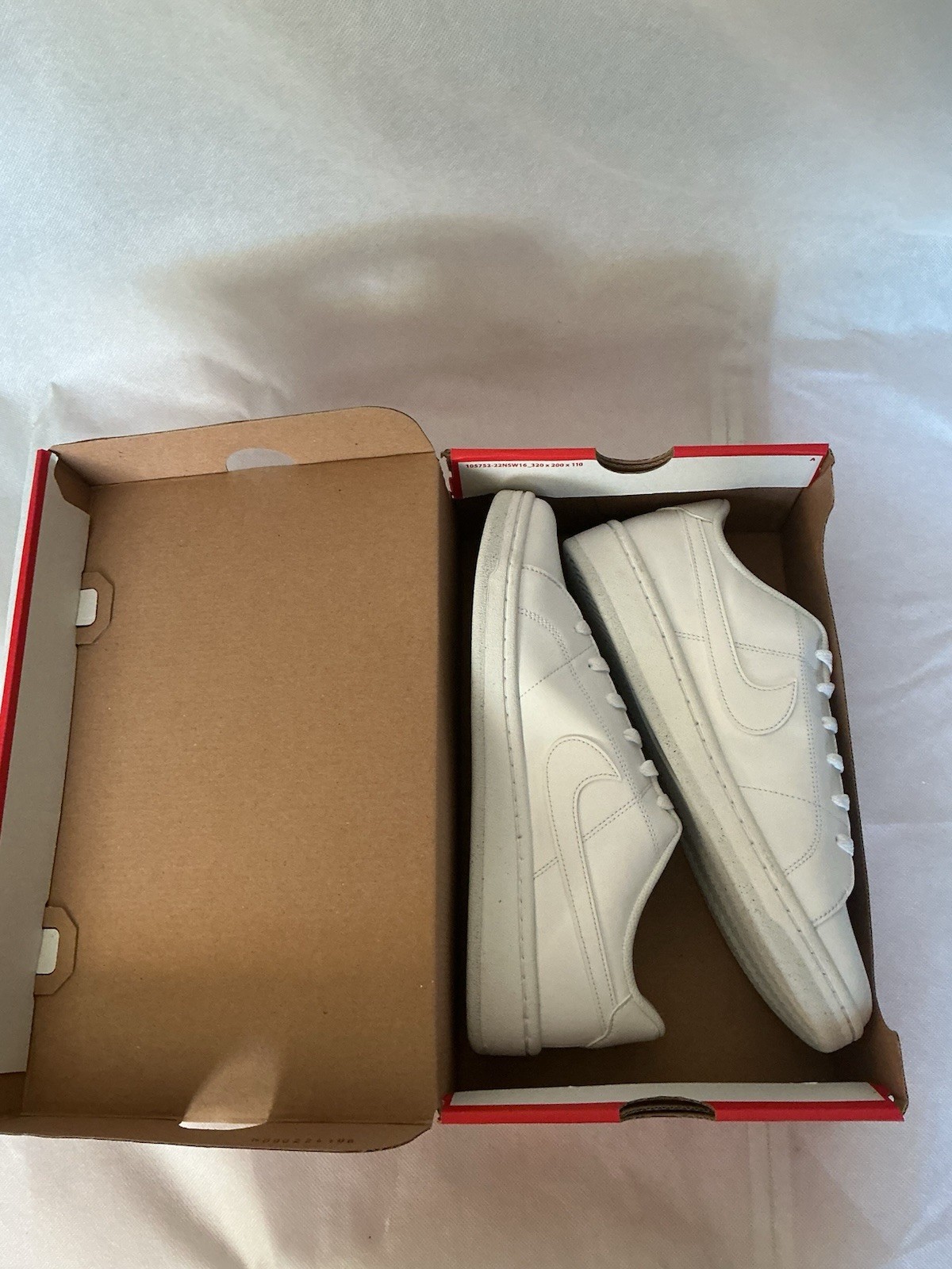 White Nike Men’s Trainers New Boxed Size 9.5 image 4