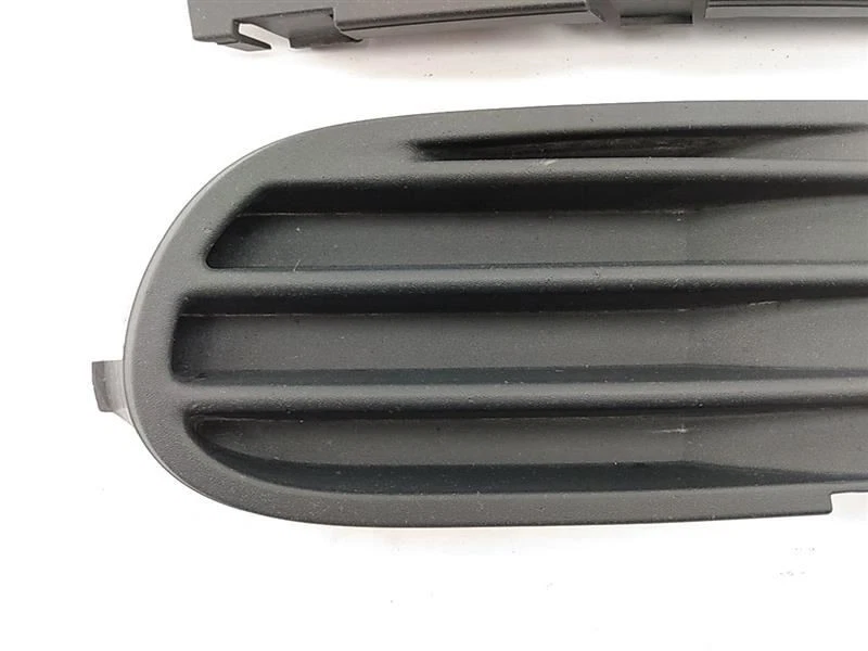 VOLVO V50 S40 Front Bumper Corner Trim Pieces 2004 2005 2006 2007 - Image 2 of 4