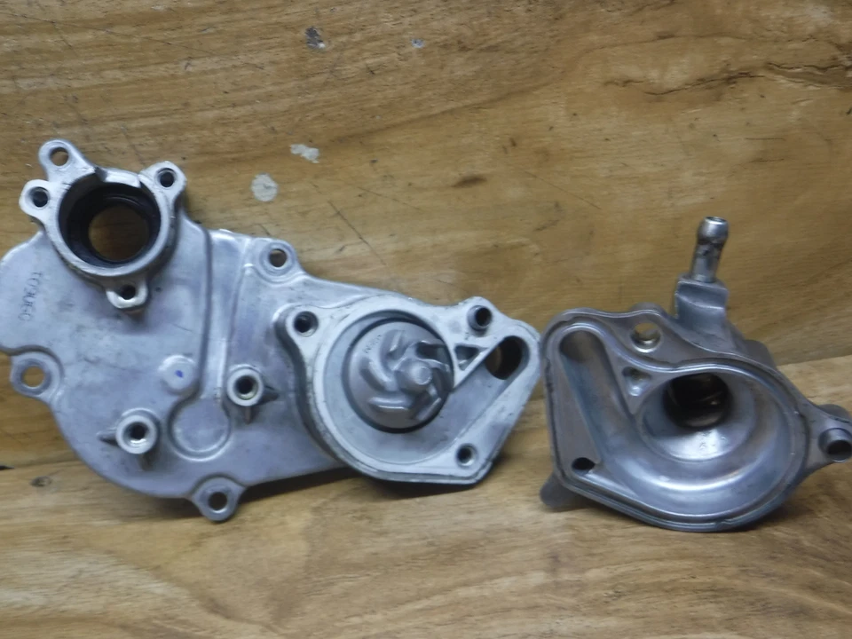 10 Honda Elite 110 2010 OEM bomba de refrigerante de agua carcasa impulsor buen envío rápido Foto 2 de 4