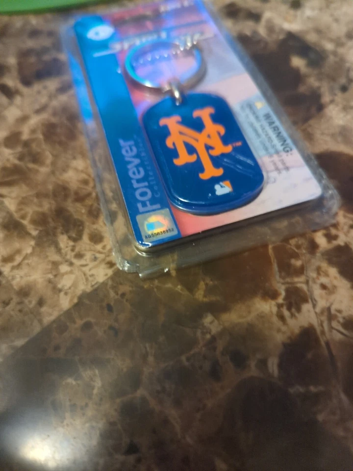 NY METS MLB SPORTAGZ FLEXIBLE DOG TAG NECKLACE/KEYCHAIN FOREVER COLLECTIBLES - Image 3 of 3