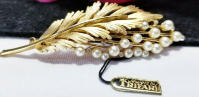 Vintage Gold Crown Trifari Pearl Rhinestone Brooch Pin NWT