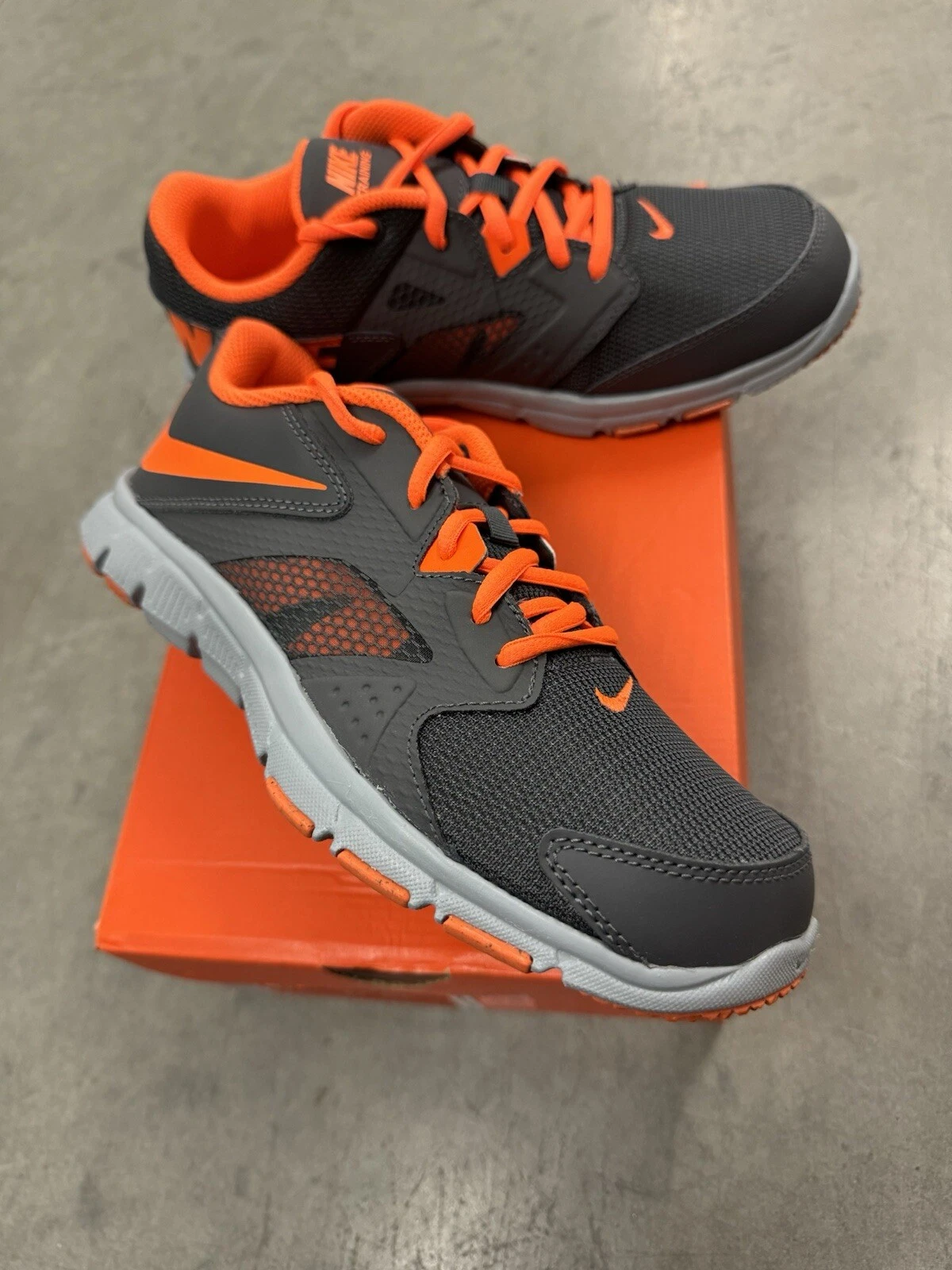 Chaussures de course Nike Flex Supreme TR 3 653883 006 grises neuves dans leur boîte pointure junior 6,5Y/39