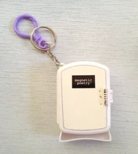 BASIC FUN TOY FAIR 2000 PRESENTATION KEYCHAIN MAGNETIC POETRY Battery RARE