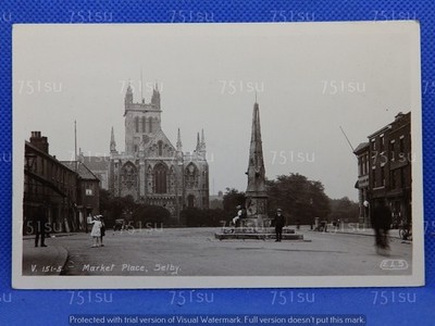 E L Scrivens #V.151.5 Market Place, Selby, Yorkshire. Marktkreuz und Abtei