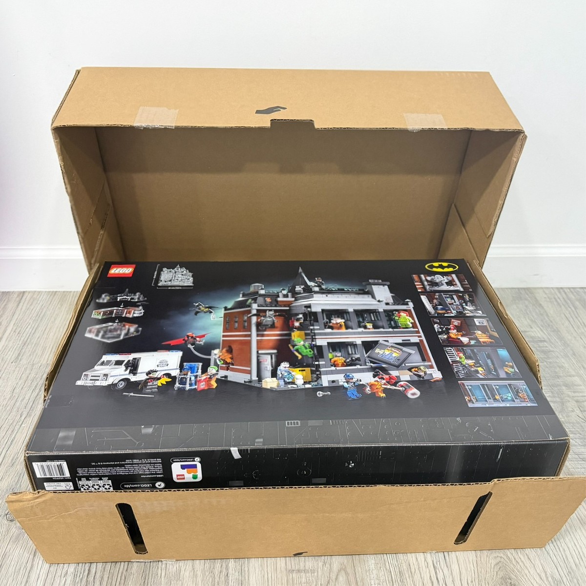 LEGO Batman Arkham Asylum 76300 NEW Sealed | 16 Minifigs | Free