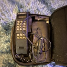 Motorola Vintage Bar Cell Phone Black with Charger and Case
