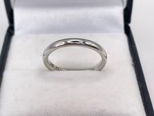 18ct White Gold Hallmarked 2mm Wedding Band Ring. Goldmine Jewellers.