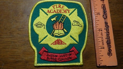 BRITISH COLUMBIA CANADA FIRE ACADEMY FIRE FIGHTER PATCH BX 11# 31