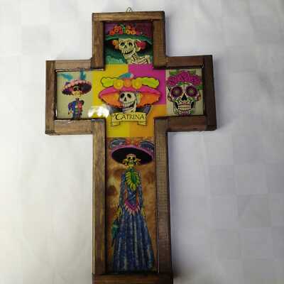 WOODEN CROSS WITH DETAILS OF ''LA CATRINA''