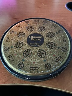 Vintage BROWN & HALEY ALMOND ROCA Round CANDY Tin 20oz