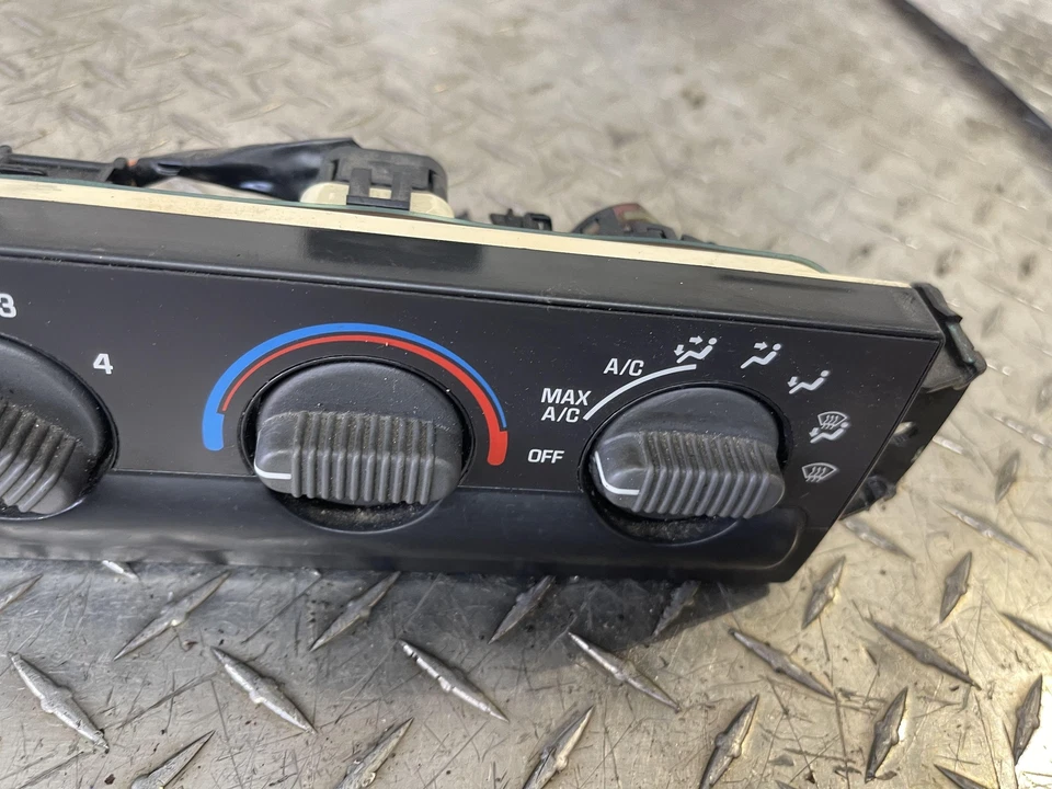 1999-2005 Chevrolet Blazer conjunto de controle climático testado fabricante de equipamento original - Imagem 3 de 4