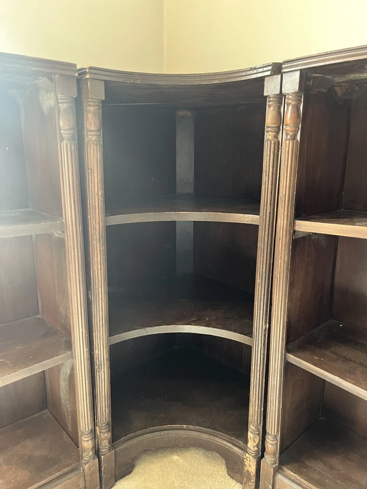 Estantería esquinera antigua de mediados de siglo Foto 2 de 4