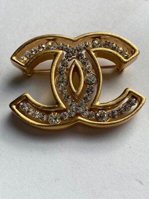 Broche Vintage Strass Logo CC Chanel Ton Or - Italie, Occasion Avec Charme
