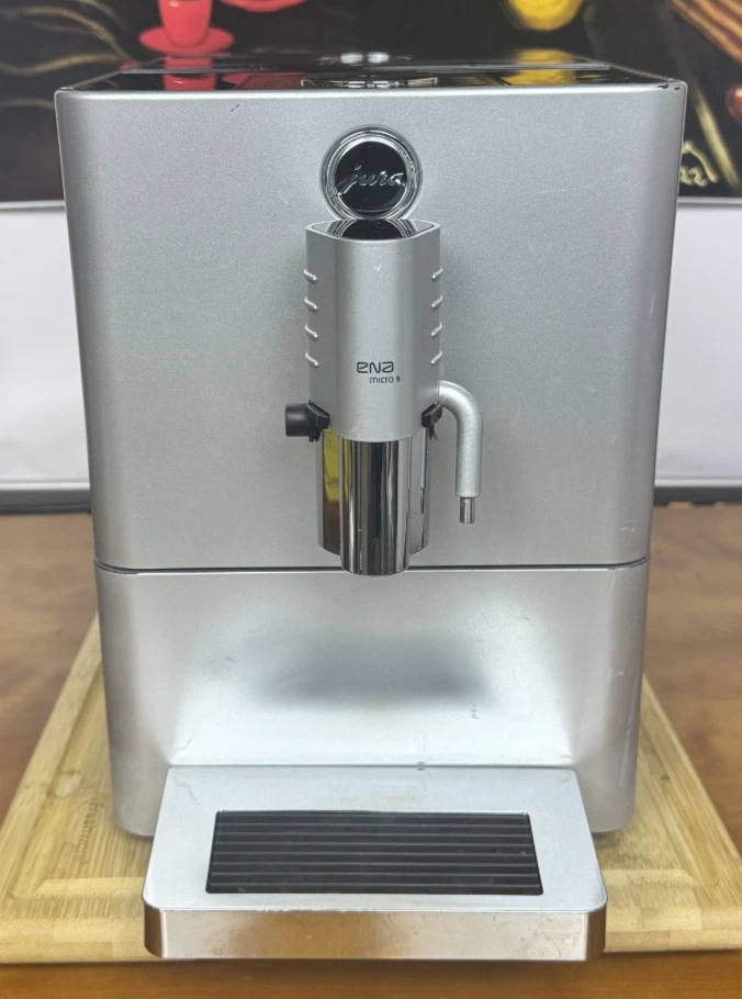 Máquina de café espresso/capuchino súper automática Jura ENA MIcro 9 - renovada con garantía Foto 2 de 4