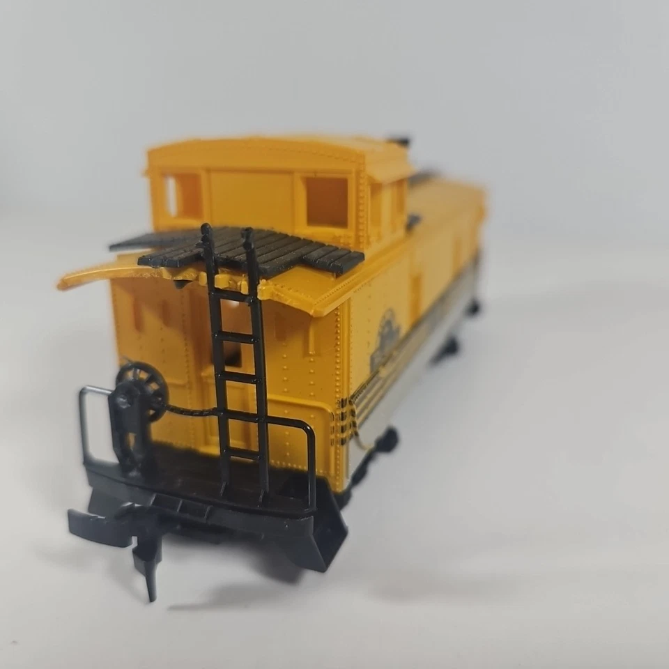 ROCO Rio Grande Model Railroad Caboose - Image 2 of 4