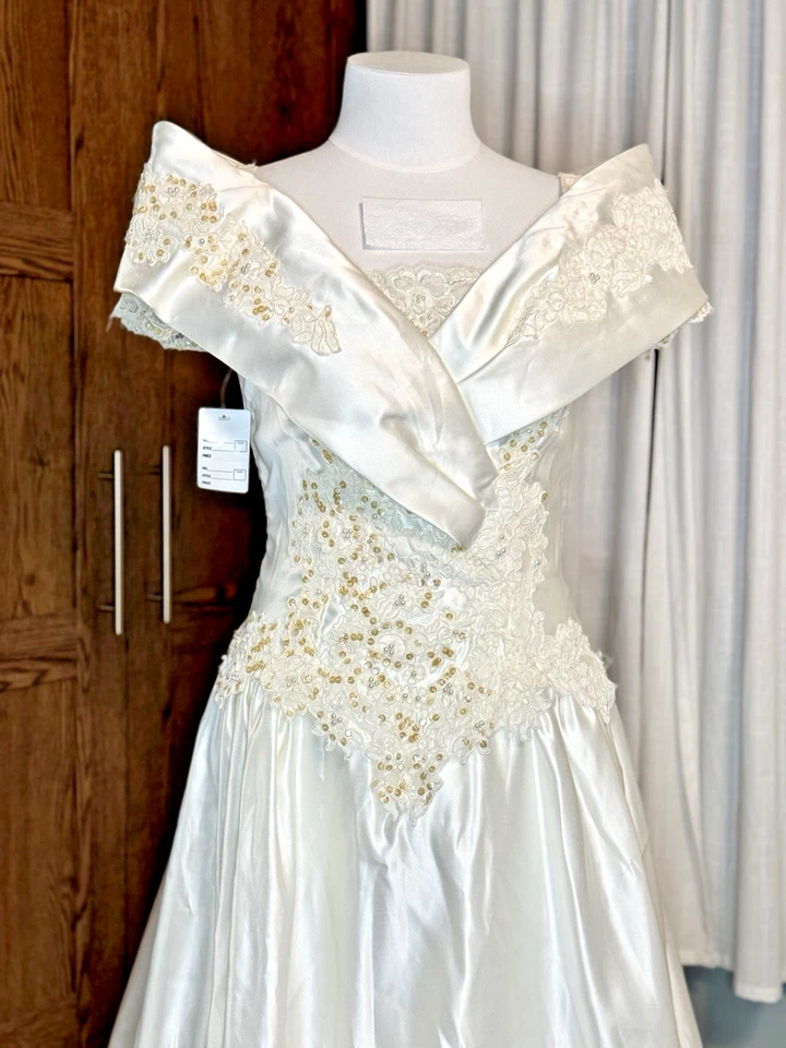 复古 Alfred Angelo 露肩缎面婚礼礼服蕾丝火车-需要维修 — 第 3/4 张图片