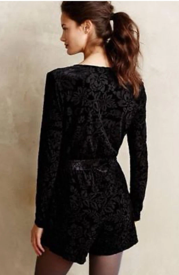 Mameluco de terciopelo negro Anthropology Saylor para mujer manga larga talla mediana Foto 2 de 4