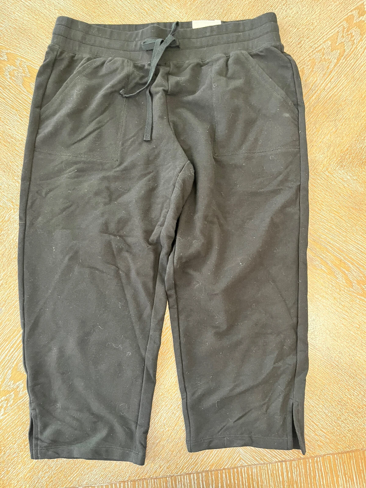NWT St John's Bay pull on Capri Pants Pockets Black Medium Waist 32” Inseam 20”