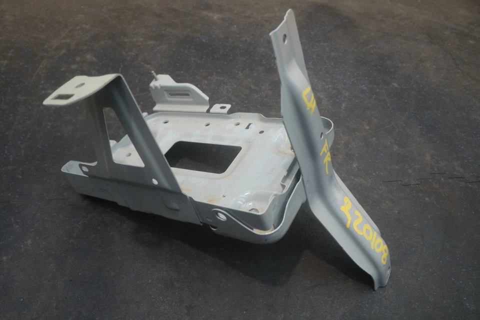 Soporte de montaje en bandeja de batería F48605NAMH OEM Infiniti QX50 2019-20 Foto 2 de 4