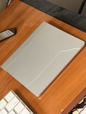 Apple Magic Trackpad A1339 - White  /RT6-23914-A1339-UA Works Great-READ