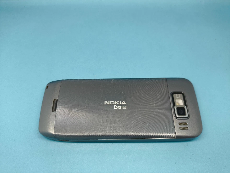 Nokia E52 Unlocked Mobile Phone Very Good Condition - Image 3 of 4