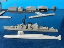 1:700 BUILT Japanese JMSDF Missile Destroyer Warship + USN Submarine Pit Skywave