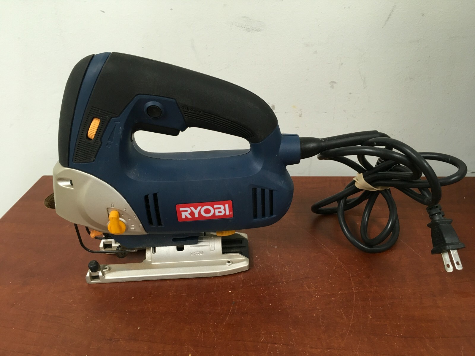Image of Black & Decker BDEJS300 jigsaw at Lowe's