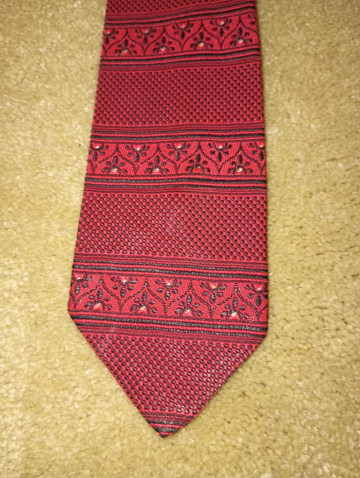 Vintage 1950s Jayne Mansfield Peekaboo Tie.Beautiful Red Pencil Style Tie.Rare! - Image 2 of 4