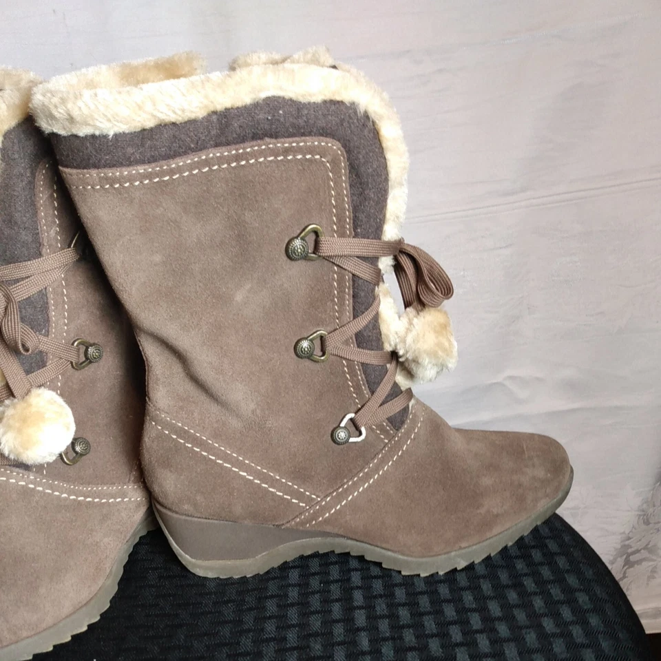 Sporto Betsey Booties Ladies Boots With faux Fur Pompoms And Side Zip Closure 8m - Image 3 of 4