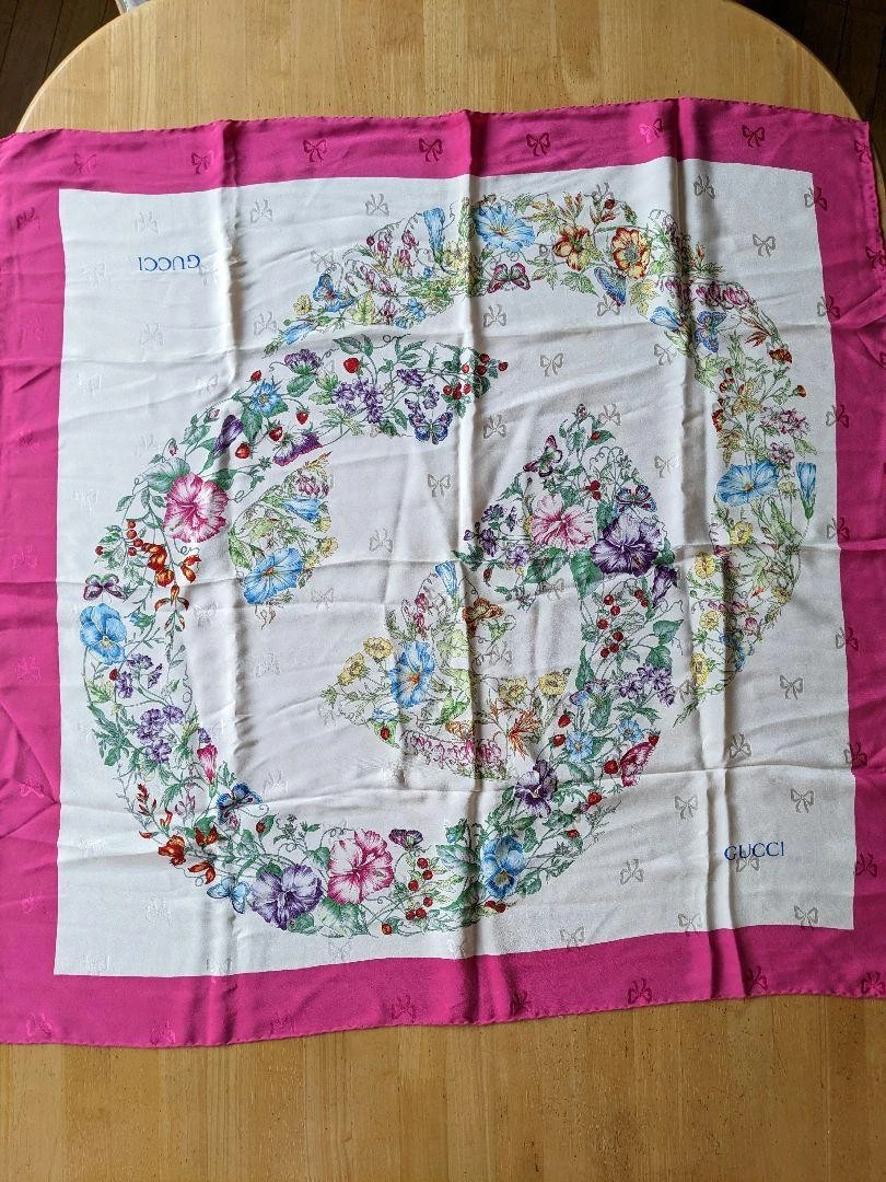 Foulard GUCCI 90 cm x 90 cm