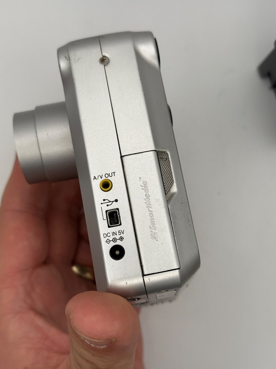 Fujifilm FinePix 6800 Zoom Porsche Digital Digicam Point and Shoot