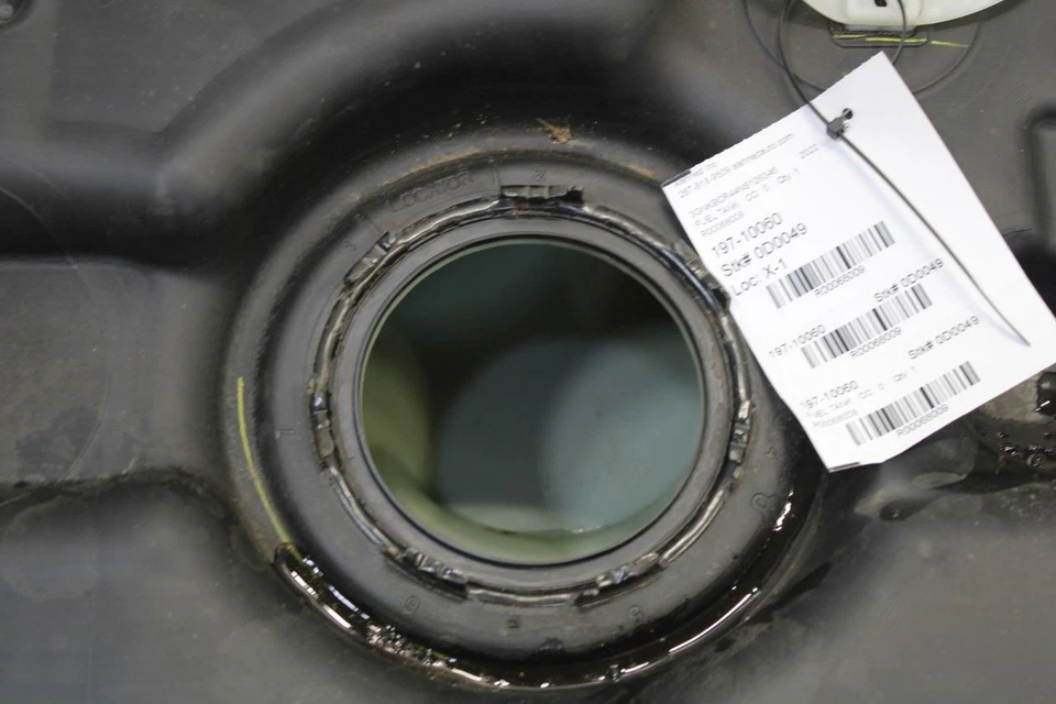 2019-2025 Chevrolet Blazer 2LT 2L FWD Fuel Gas Tank 19.4 US Gallons 84263308 OEM - Image 2 of 4