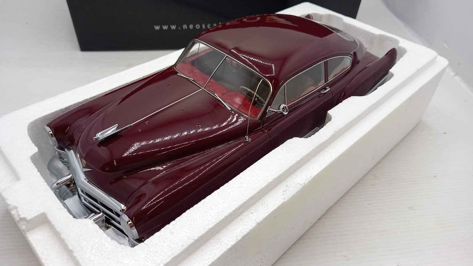 NEO18245 Neo Scale Models Cadillac Series 62 Club Coupe Sedan 1/18