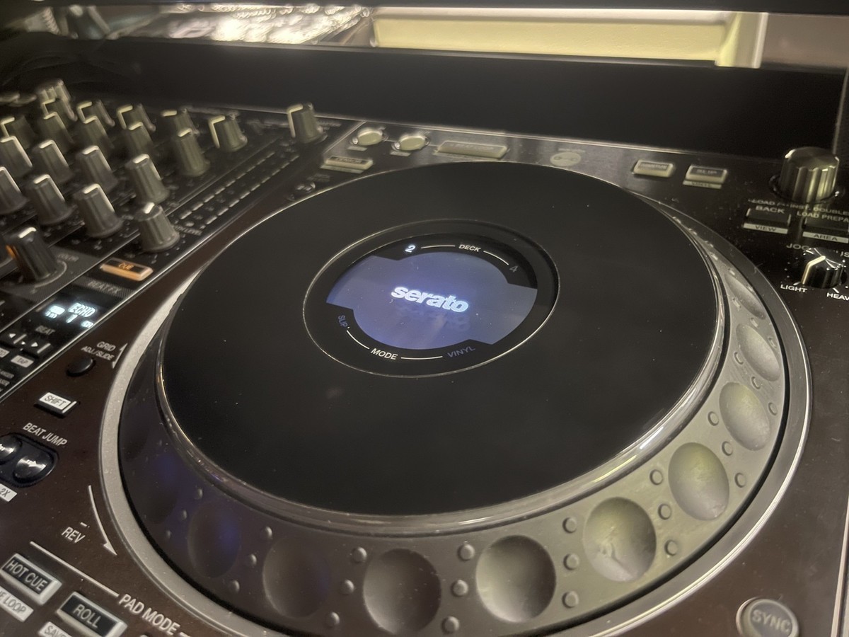 Pioneer DDJ-1000SRT DJ Controller with A Brand New Magma Case