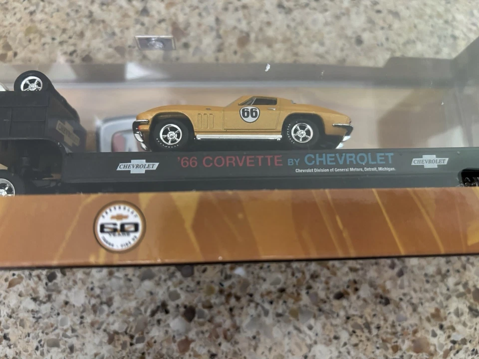 M2 Machines Auto Haulers 1958 Chevrolet S15 & 1966 ChevroletCorvett 327 1:64 - Image 3 of 4