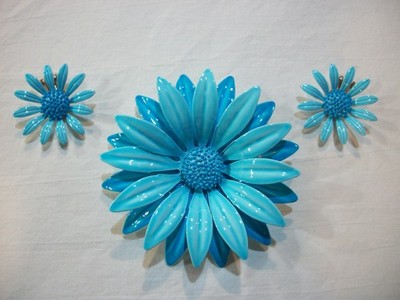 VTG MeTaL ENaMeL HUGE 3+''BEAUTIFUL BLUES DAiSY PiN/LARGE 1.25'' EARRiNG DeMi LoT