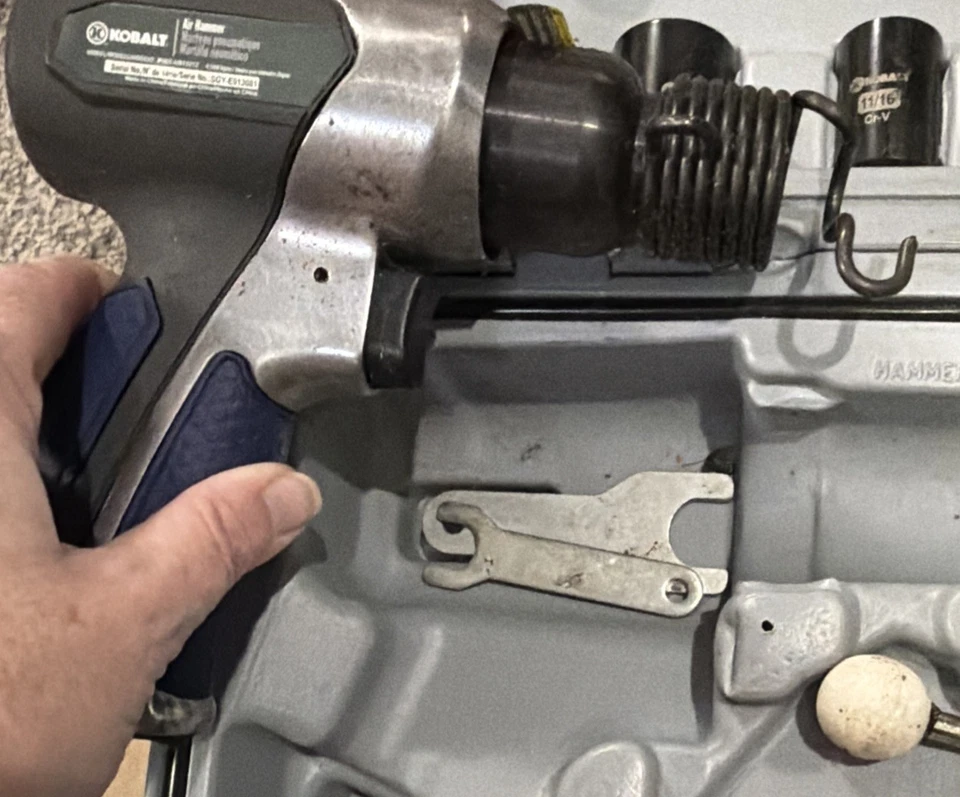 Kit de herramientas neumáticas Kobalt - Martillo atornillador de impacto, giratorio - Faltan herramientas Foto 3 de 4